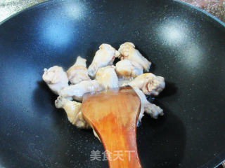 小土豆烧鸡翅根步骤2