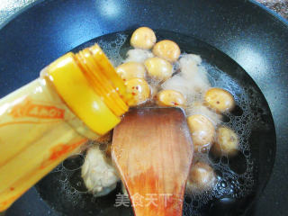 小土豆烧鸡翅根步骤5
