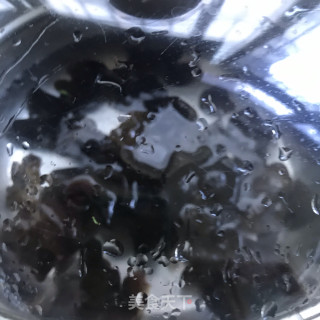 彩椒洋葱炒木耳步骤3
