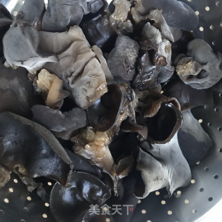彩椒洋葱炒木耳步骤4