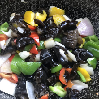 彩椒洋葱炒木耳步骤8