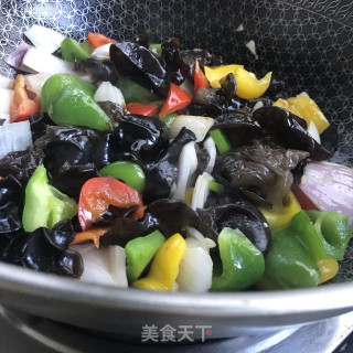彩椒洋葱炒木耳步骤9