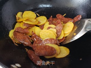 土豆片炒腊肠步骤6