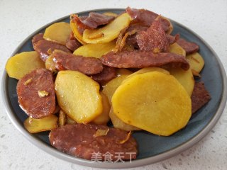 土豆片炒腊肠步骤7