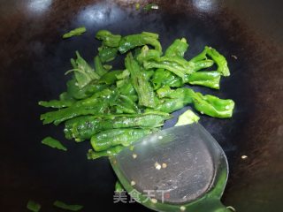 辣椒炒皮蛋步骤1