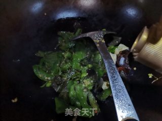 辣椒炒皮蛋步骤7