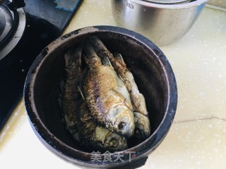 砂锅鲫鱼炖豆腐步骤3