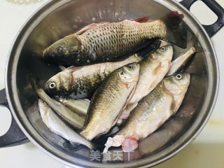 农家炖小杂鱼步骤1