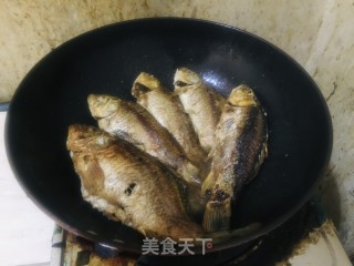 农家炖小杂鱼步骤2