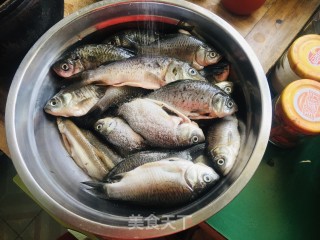 干炸小鲫鱼步骤1