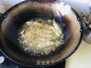 干炸小鲫鱼步骤6