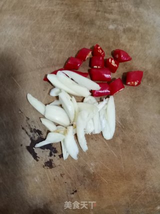 清炒黄花菜步骤4