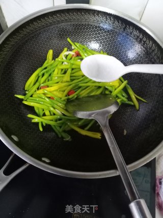 清炒黄花菜步骤8