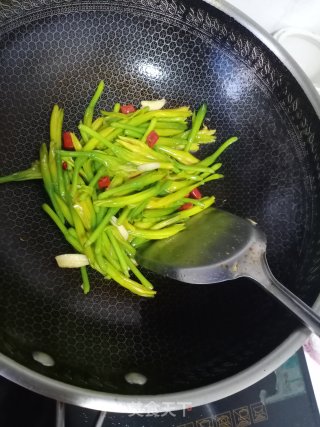 清炒黄花菜步骤10