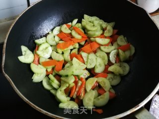 黄瓜炒胡萝卜步骤4