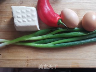 小葱豆腐炒鸡蛋步骤1