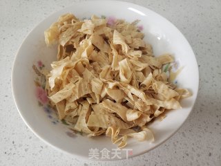 豆筋炒菠菜步骤1