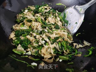 豆筋炒菠菜步骤4