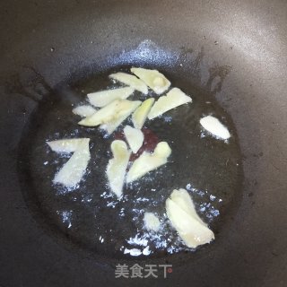 猪脚炖鹿茸菇步骤5