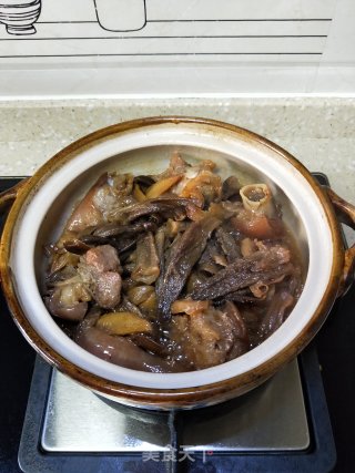 猪脚炖鹿茸菇步骤12