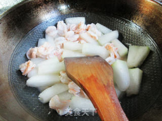 虾球炒冬瓜步骤8