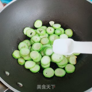 猪油炒丝瓜步骤4