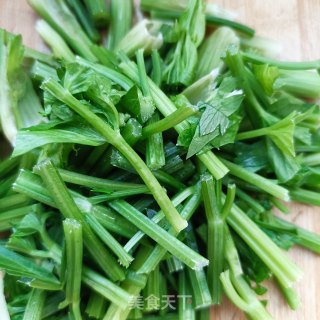 子姜炒芹菜步骤1
