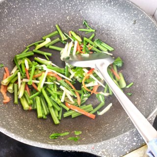 子姜炒芹菜步骤4