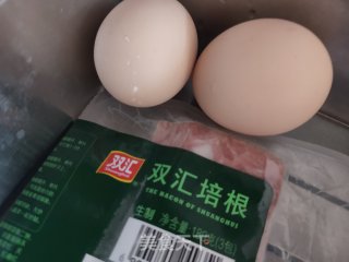 培根辣椒末炒鸡蛋步骤1