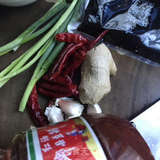麻辣牛肉卷炖菜步骤1