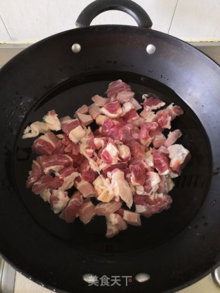 酸菜烧牛腩步骤2