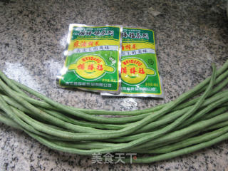榨菜丝炒豇豆步骤1