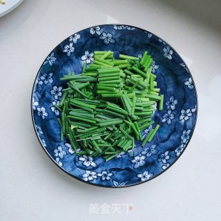 五花肉炒韭苔步骤1