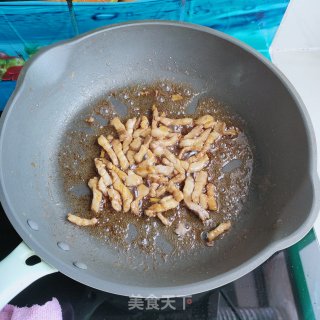五花肉炒韭苔步骤6