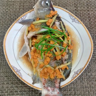 黄豆酱蒸鲫鱼步骤7