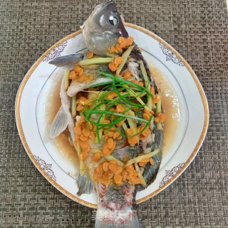 黄豆酱蒸鲫鱼步骤8