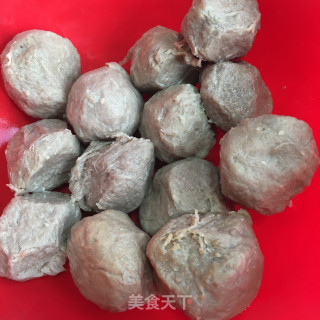 五花肉丸子炒毛豆步骤1
