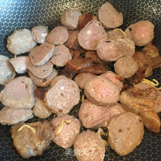五花肉丸子炒毛豆步骤8