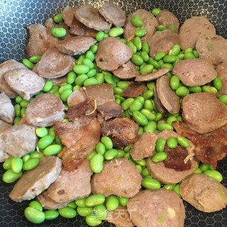 五花肉丸子炒毛豆步骤9