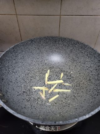 鱼骨焖腐竹步骤4