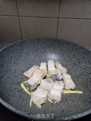 鱼骨焖腐竹步骤6