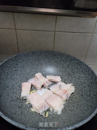 鱼骨焖腐竹步骤5