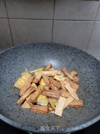 鱼骨焖腐竹步骤10