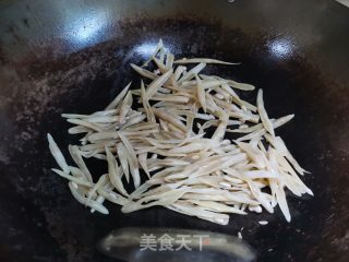 香肠炒白四季豆步骤2