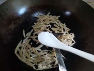 香肠炒白四季豆步骤3
