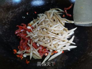 香肠炒白四季豆步骤6