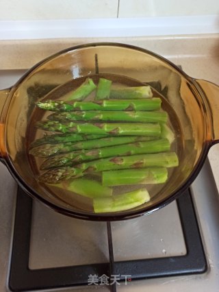 蒜末芦笋步骤2