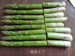蒜末芦笋步骤1