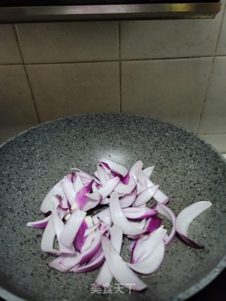 猪肉洋葱炒芦笋步骤7