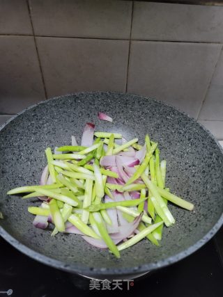 猪肉洋葱炒芦笋步骤9